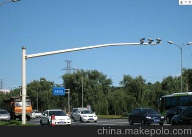 China os 10m galvanizaram o tráfego polos claros de aço com braço durável/único, placa de base de 600*600*20mm fornecedor