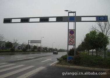 China Sinalize o sinal polo Gr65 4m/da personalização estrada galvanizada 6m polos claros fornecedor