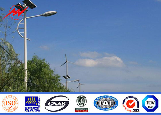 Rua polos claros do sistema das energias solares com único fator de segurança da altura 1,8 do braço 9m