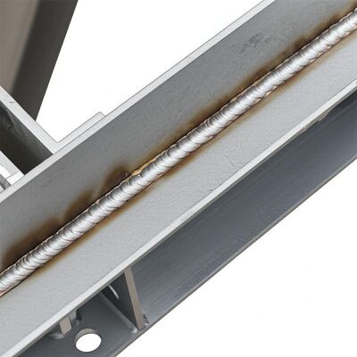 Poste de aço com diâmetro superior de 60 mm e resistência mínima ao escoamento de 460 MPa, adequado para torres de transmissão e comunicação